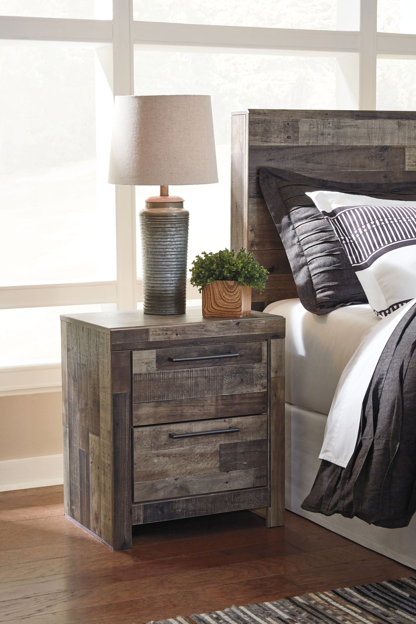 Derekson - Panel Bedroom Set